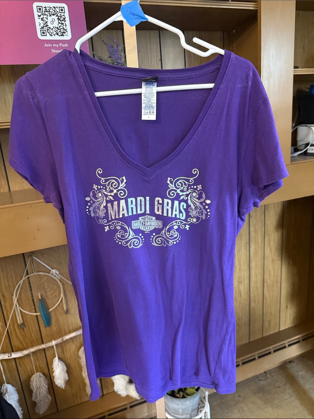 Vintage 2015 Harley-Davidson Purple V-Neck Mardi Gras Graphic Tee